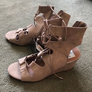 Taupe Heels DV